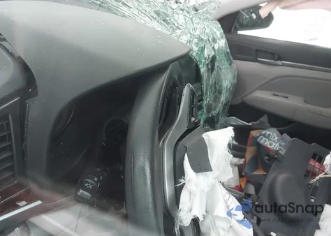 2017 Hyundai Elantra Se z USA, uszkodzony, nr VIN 5NPD84LFXHH052736